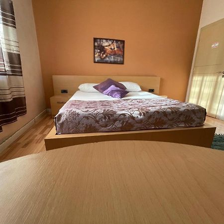 Algo Hotel Tirana Esterno foto