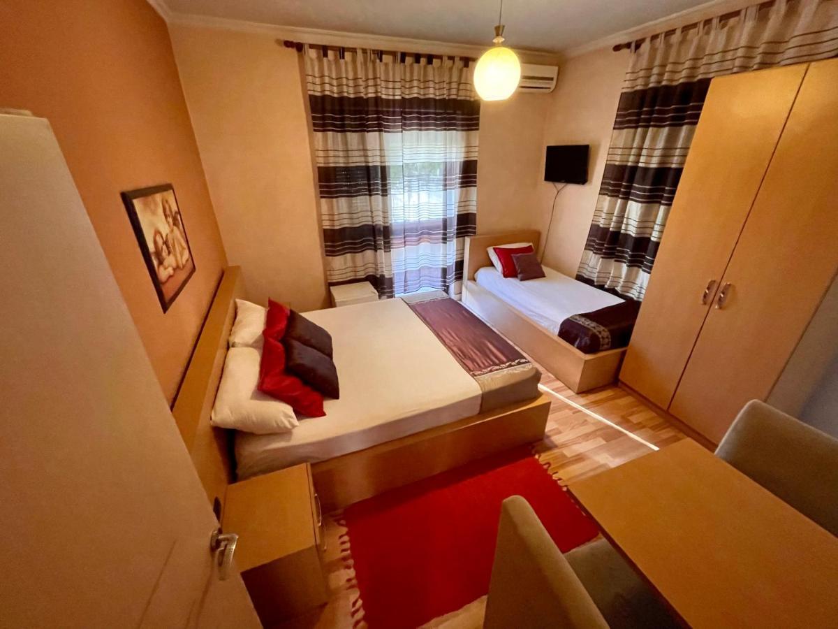 Algo Hotel Tirana Esterno foto