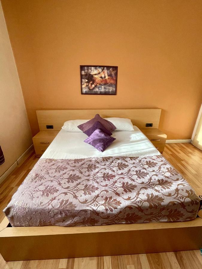 Algo Hotel Tirana Esterno foto