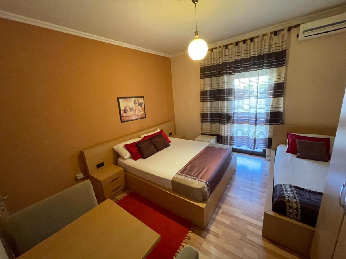 Algo Hotel Tirana Esterno foto